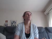 Je suis une femme "mûre" de 49 ans aimant le sexe sur toutes ses coutures,Shows spécials Messieurs en  VIP ,fist, domination Extrême , ,je possède plusieurs godes , jouets