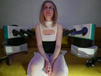 Hallo, ich wackle total gerne mit meinem Hintern, bis sie kommen. Ich liebe es, die warme Samenflüssigkeit in meiner Vagina und meinem Po zu spüren. Ich möchte von vielen Männern penetriert werden... Komm und sieh mir zu, wie ich mich selbst berühre, sieh mir zu, wie ich komme...