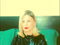 im an opened mind  woman, i like to try  new things, im creative, i like having a good moment, i like being  pleased