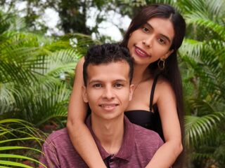 nude camgirl sucking cock LuccyAndJames