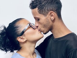 webcamgirl sucking cock LuisaAndVictor