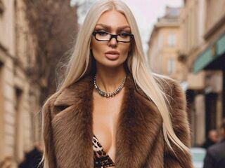 naked camgirl picture AlexaBesten