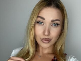 camgirl shaving pussy AmaliaAndreson