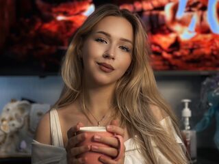 naked girl with webcam masturbating with sextoy AraCapell