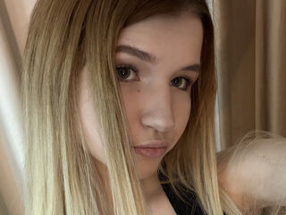 girl fingering bald pussy AraPosey