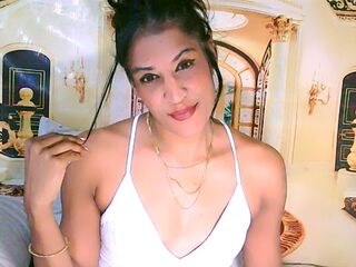 camslut showing tits AzzyGreene