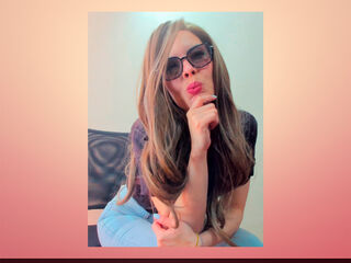 naked webcam girl fingering CamiRoberts