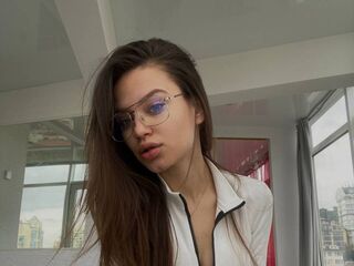 camgirl fingering shaved pussy CamillaWiliams