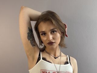 naked cam girl masturbating CammiePratten