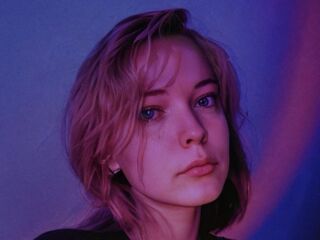 cam girl playing with dildo CharlieFenniman