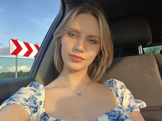 nude webcamgirl pic CherryRose