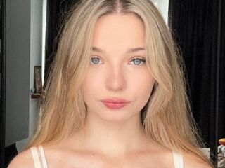 topless CleliaGoel