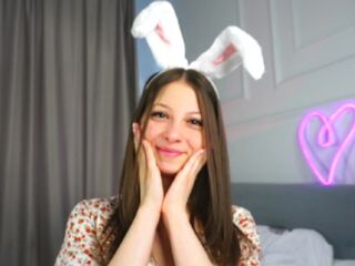 camslut topless DareleneBeldin