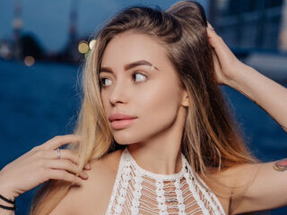 cam girl masturbating with vibrator EmilyBeverly