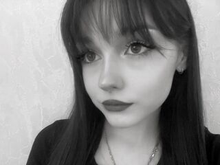 naked camgirl photo EvelynnCaillouet