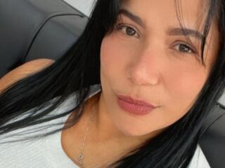 hot cam whore HillaryRouss
