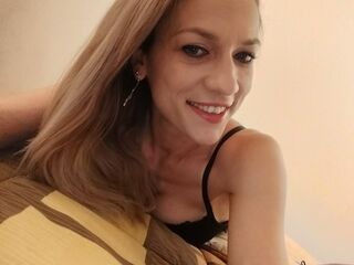 naughty camgirl masturbating with dildo IsaaBella
