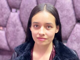 girl showing pussy IssaMontenegro