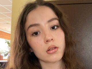 naughty cam girl fingering shaved pussy JulyLarain