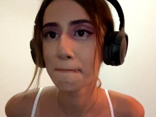 topless cam girl JulySapphire
