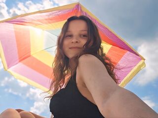 naked camgirl fingering pussy LauraJulian