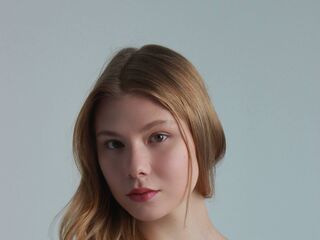 topless camgirl LavonAllara