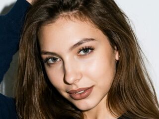 beautiful girlcam LeannHonnerlaw