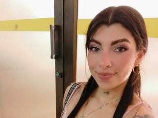 naked girl with webcam masturbating LesslyKity