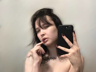 girl showing tits LunariaSmith