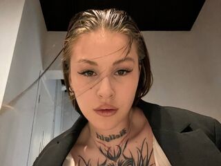 camgirl fingering shaved pussy MattieScott