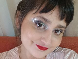 camslut topless MeLune