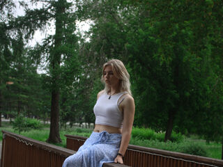 camgirl fingering bald pussy MelisaMokriski