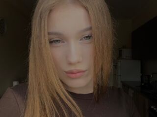 camslut topless MiaDelicia