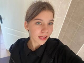 streaming live webcam NadineGene