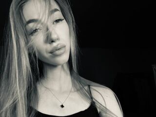 naked camgirl NikkiTenerovich