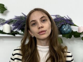 camgirl playing with dildo QuennaGammell