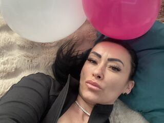 naked cam girl Reeyna