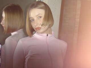 naughty camgirl fingering pussy RosinaHeverley