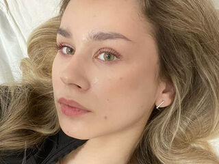kinky webcam model RoxanePoire