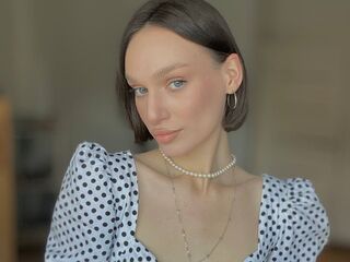 topless webcamgirl RozeEyez