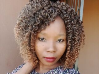 camgirl fingering bald pussy SadeKnott