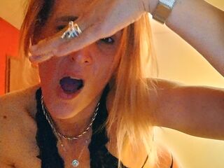 live sex cam photo SandraLive