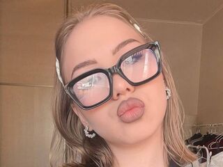 naughty cam girl SaraBaier