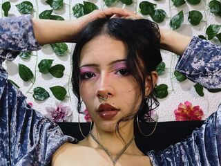 naked camgirl masturbating with vibrator SarahEarhart