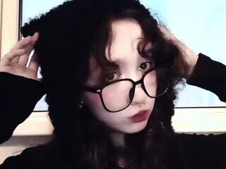 cam strip tease SunnivaCrumbley