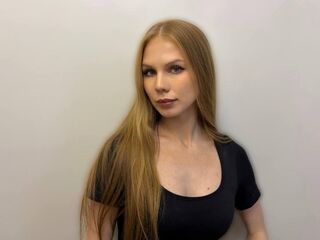 naughty camgirl fingering shaved pussy SusieAlvia