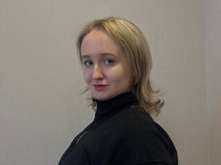 beautiful girlcam SuzannKernes