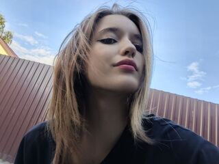 hot cam girl fingering shaved pussy TayteBun