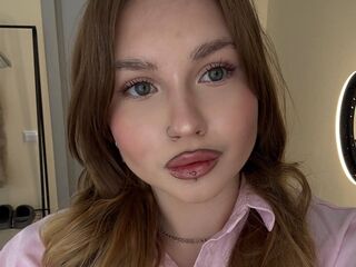 camgirl fingering bald pussy VernitaErmita