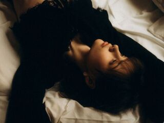 cam girl showing tits ZulaMabin